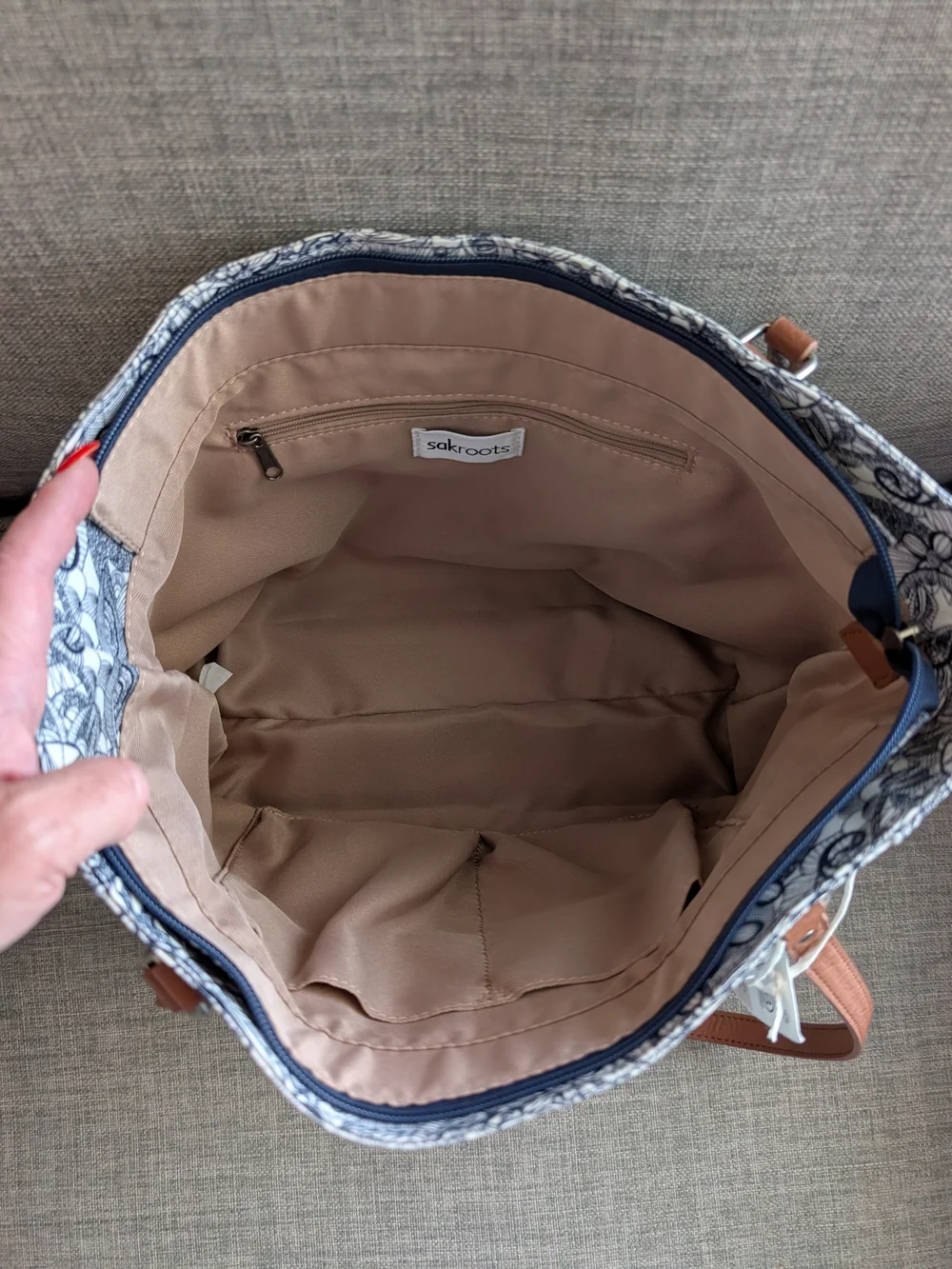*Great Price* Sakroots Artist Circle Handbag Navy And White With Brown Trim. NWT